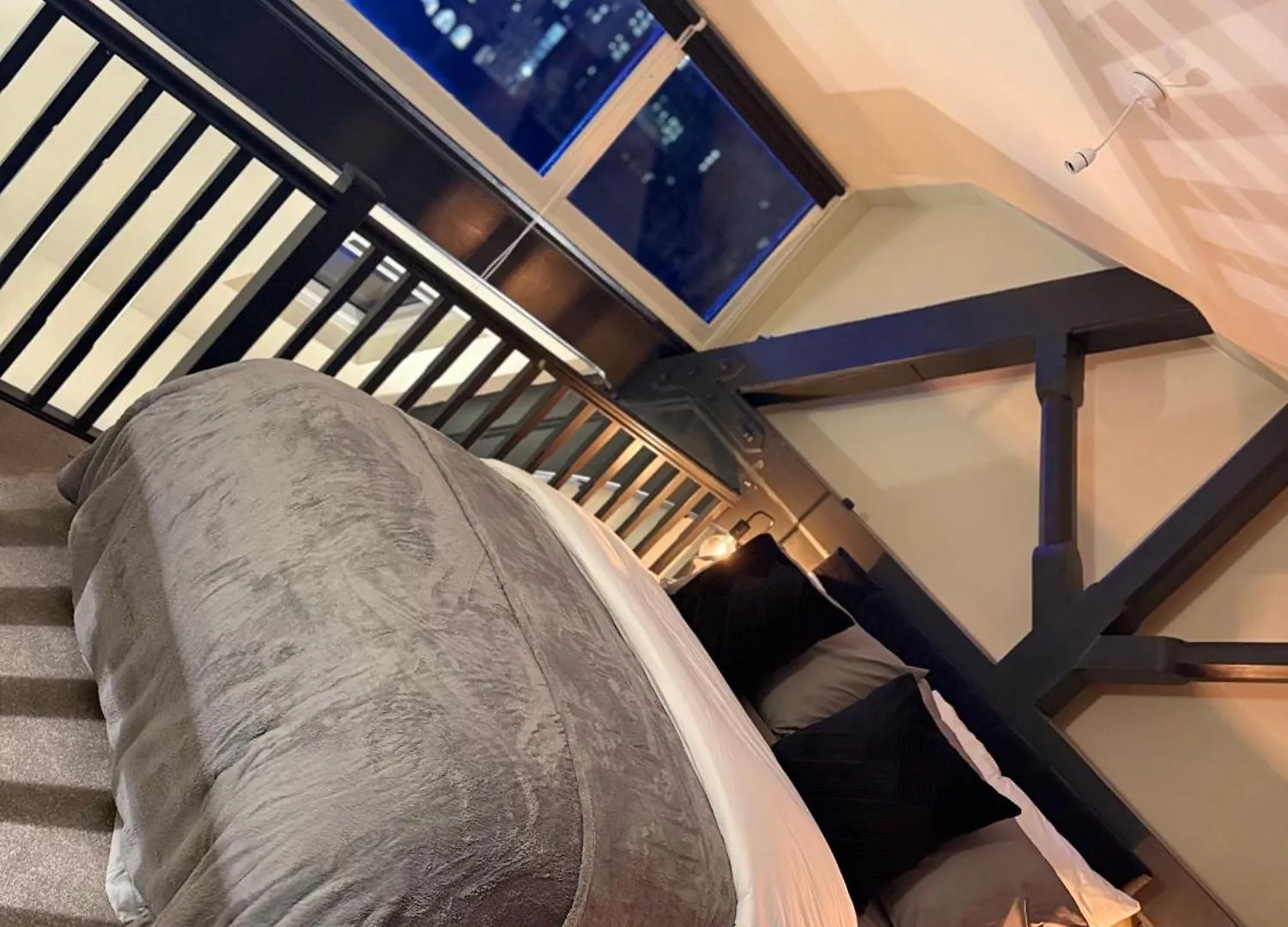Cosy Mezzanine Apartment Leeds City Centre
